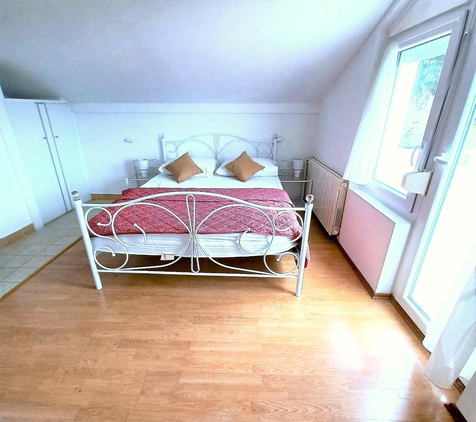 Guesthouse Cecilia 2 Malinska Exteriör bild